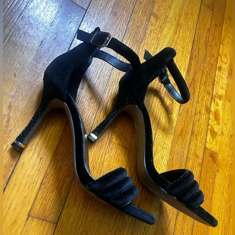 Kenneth Cole New York Hart Heel - Picture 2 of 4